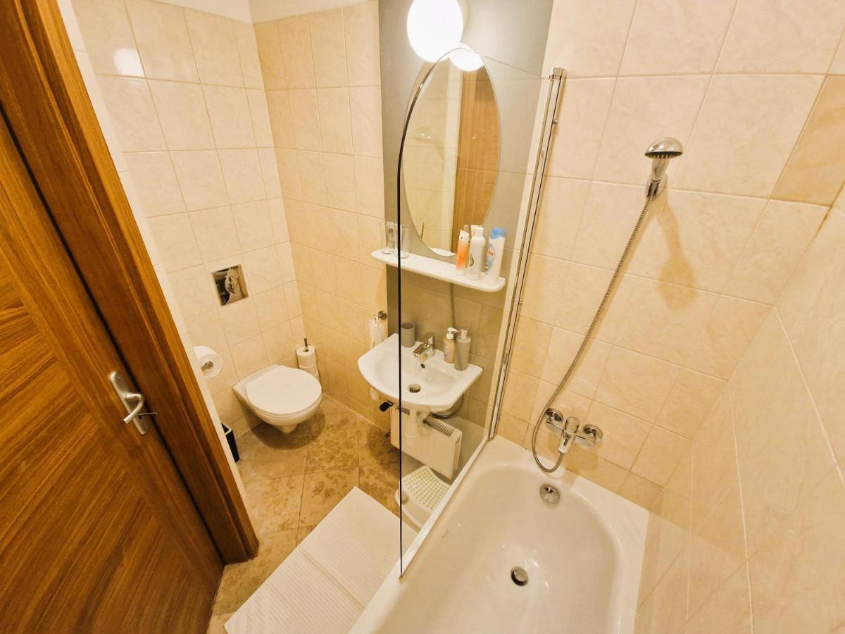 Halasz 2-Bedroom Apartment Near Castle, Free Public Parking Nearby بودابست المظهر الخارجي الصورة